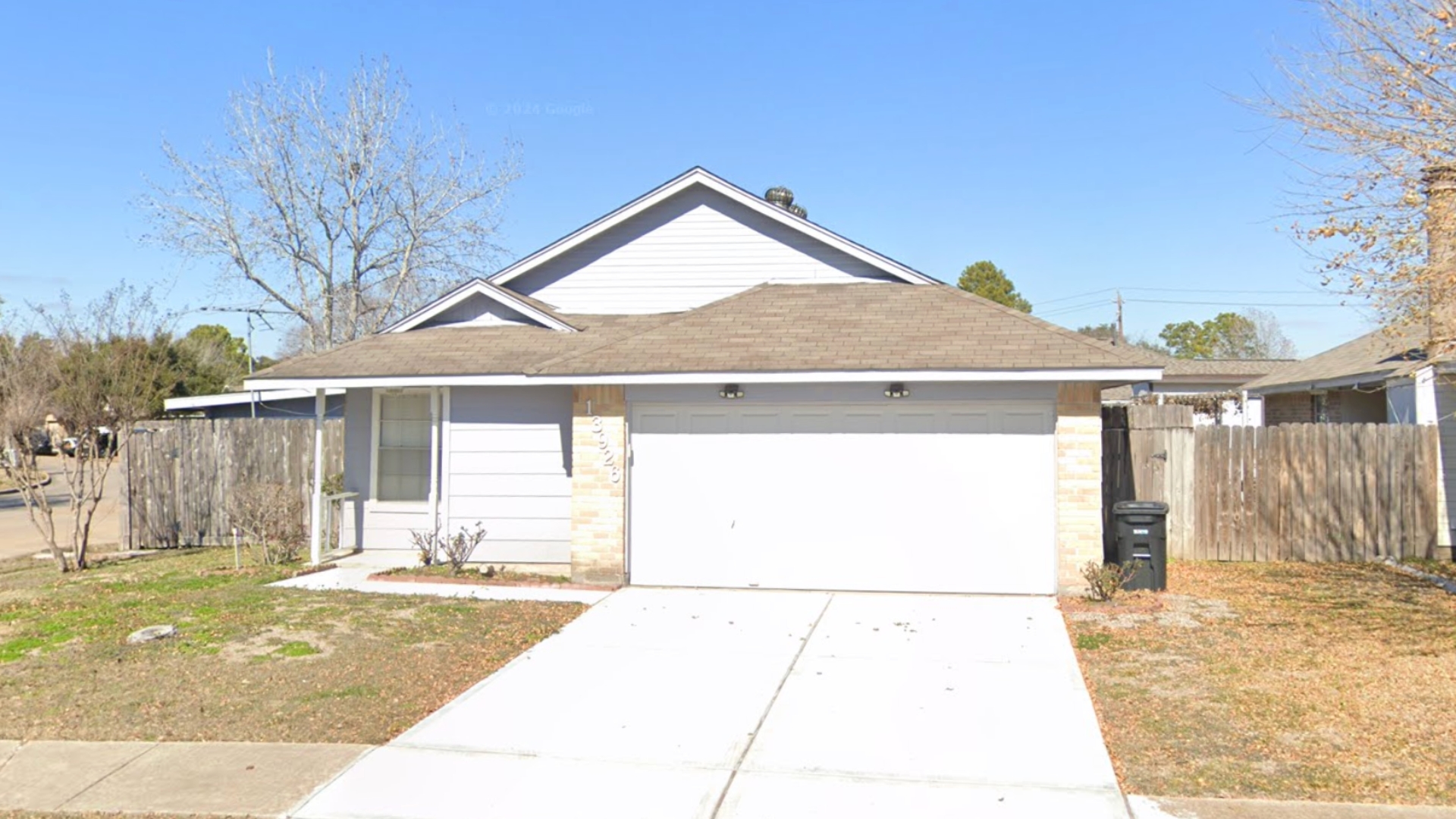 Houston home in a residential neighborhood — example of the type of houses Ezora Home Buyers purchases.